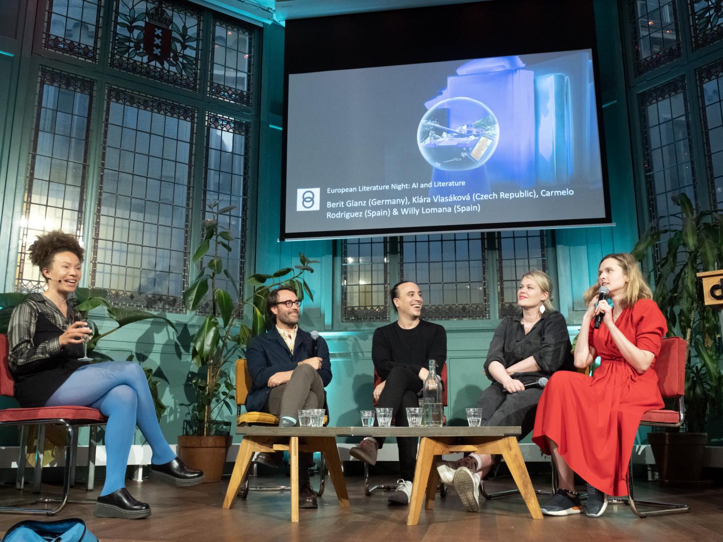 During the sold-out European Literature Night of 2023, no less than 10 European writers explored utopian and dystopian mirrors for present-day society through their work.