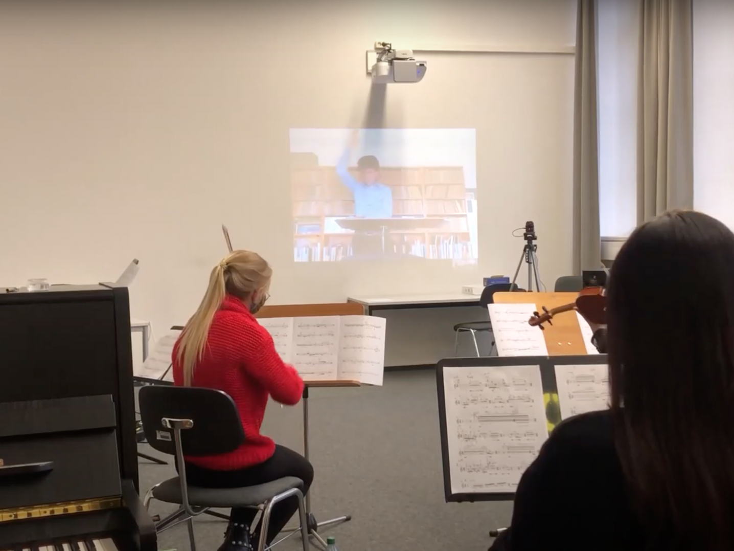 René Gulikers conducts musicians virtually