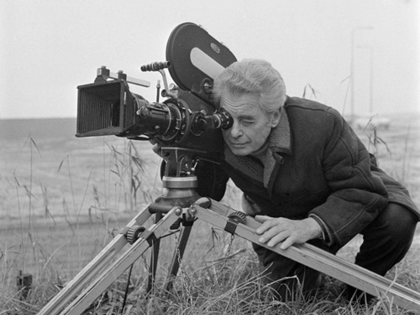 Joris Ivens on set of 'De onvergetelijken' (1971)