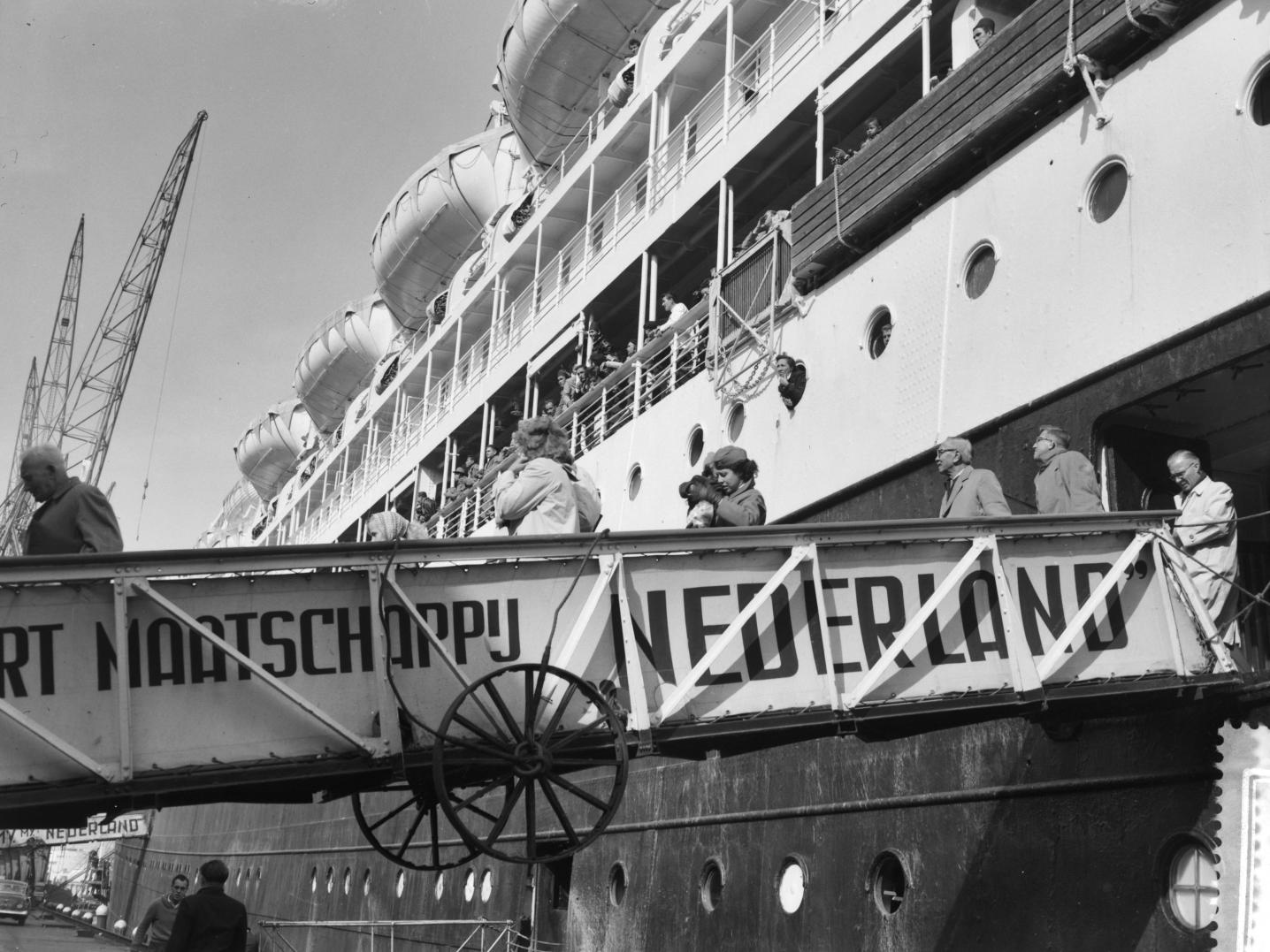 people descending from a large vessel coming from Indonesia in Amsterdam in 1958