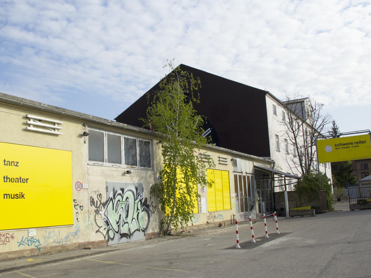 Entrance of the performance art space schwere reiter