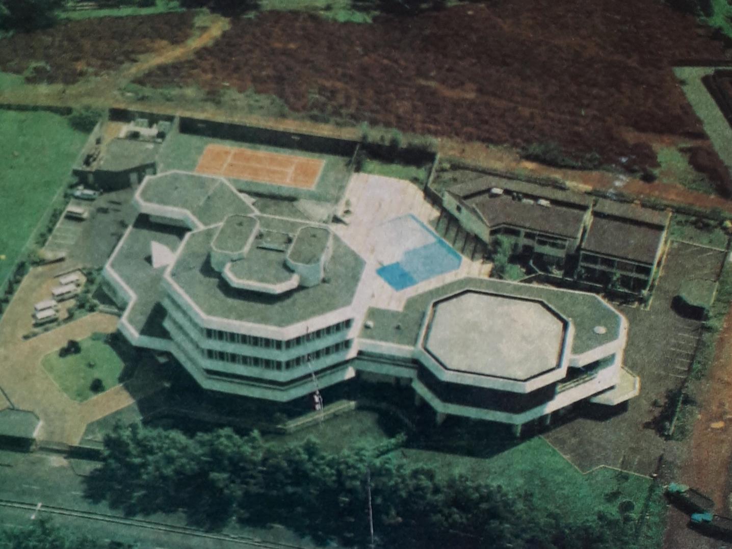 a 1981 aerial view of the compound of the Netherlands Embassy and Erasmus Huis in Kuningan, Jakarta