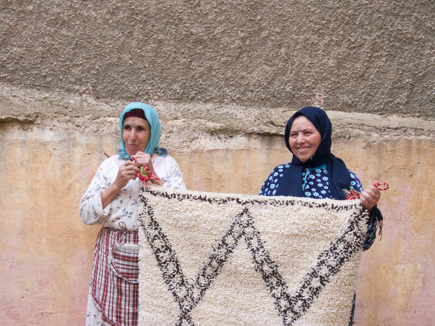 Cooperative Founder and project participants show a carpet