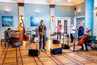 Pynarello & Kika Sprangers perform a jazz concert at Erasmus Huis for the 50 year celebration.