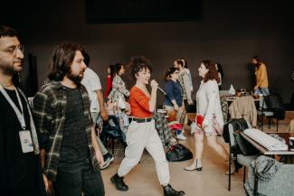 Participants of the Train the Trainer Performing Arts event in Istanbul are doing an exercise, 2021. Photo: DutchCulture