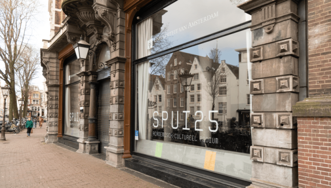 Building with big window with the text Spui25 on it