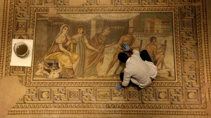 An expert cleans a mosaic at the Zeugma Mosaic Museum, Nizip, southeastern Turkey, Jan. 29, 2021. (AA Photo)